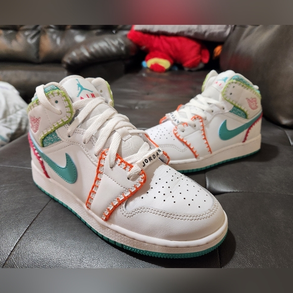 New Jordan Retro 1s Size Youth
